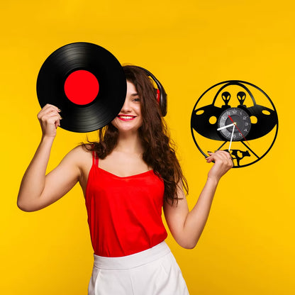 Aerospace Alien Abducting Cow Vinyl Record Wall Clock Spacecraft UFO Extra-Terrestrial Home Decor Watch Astronomy Scifi Art